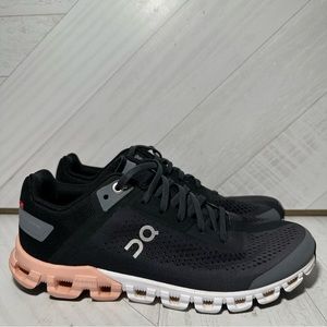 Women’s ON CLOUDFLOW Running Shoes size 6.5 gray/pink athletic running shoes